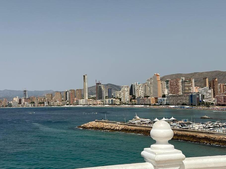 Appartamento Apartamento céntrico y en primera línea de playa Benidorm Esterno foto