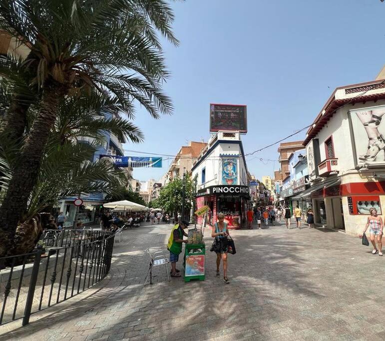Appartamento Apartamento céntrico y en primera línea de playa Benidorm Esterno foto