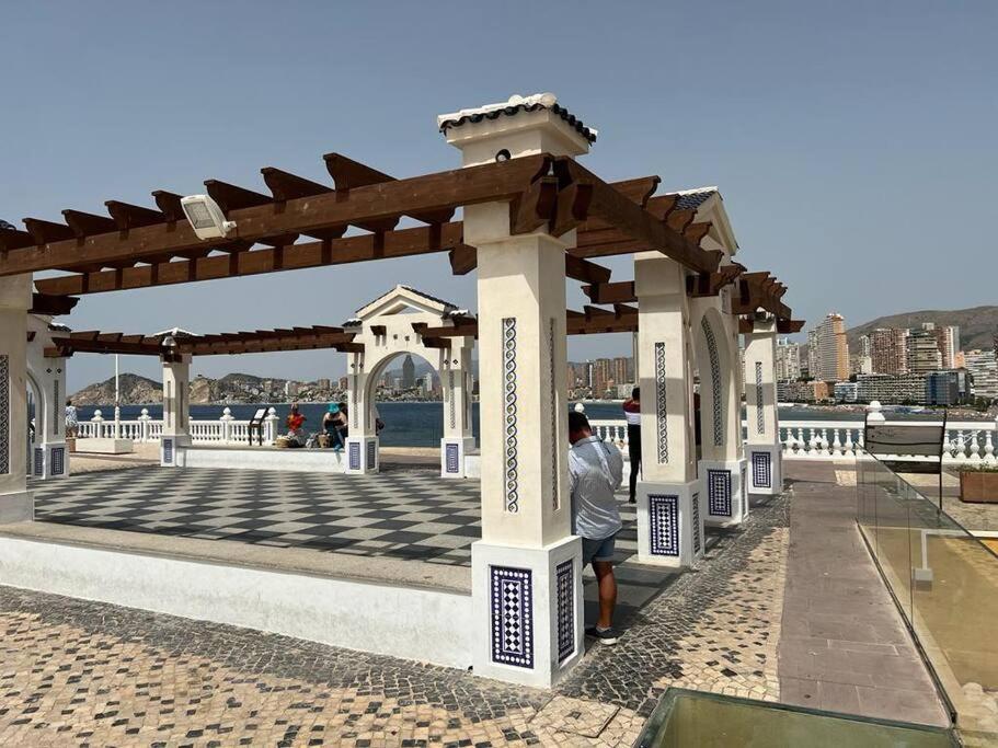 Appartamento Apartamento céntrico y en primera línea de playa Benidorm Esterno foto